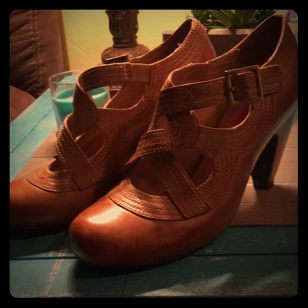 Miz Mooz tan heels